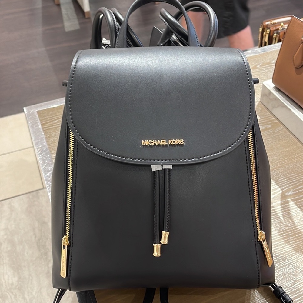 Michael Kors Backpack Bag Phoebe Medium Flap Drawstring Backpack Black
NWT - Picture 12 of 16